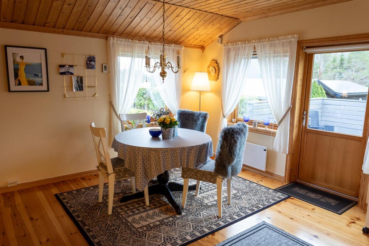 Lodge Iverhjelen Near Atlantic Road Lyngstad